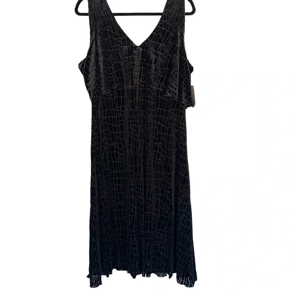 Halston Black Velvet Ruffle Textured V-Neck Zip Back Midi Sleeveless NWT Dress